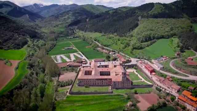 Vista aérea del monasterio de Yuso, en San Millán de la Cogolla
