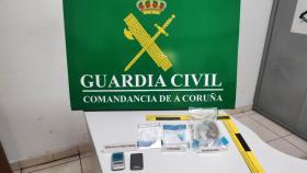 Un aviso por malos tratos destapa un punto de venta de droga en Carballo (A Coruña)