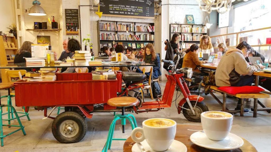 Interior de la librería Caótica, de la que es socio Rafa Castaño