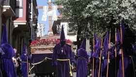 Desfile procesional de la Vera Cruz en Zamora con el sol como protagonista