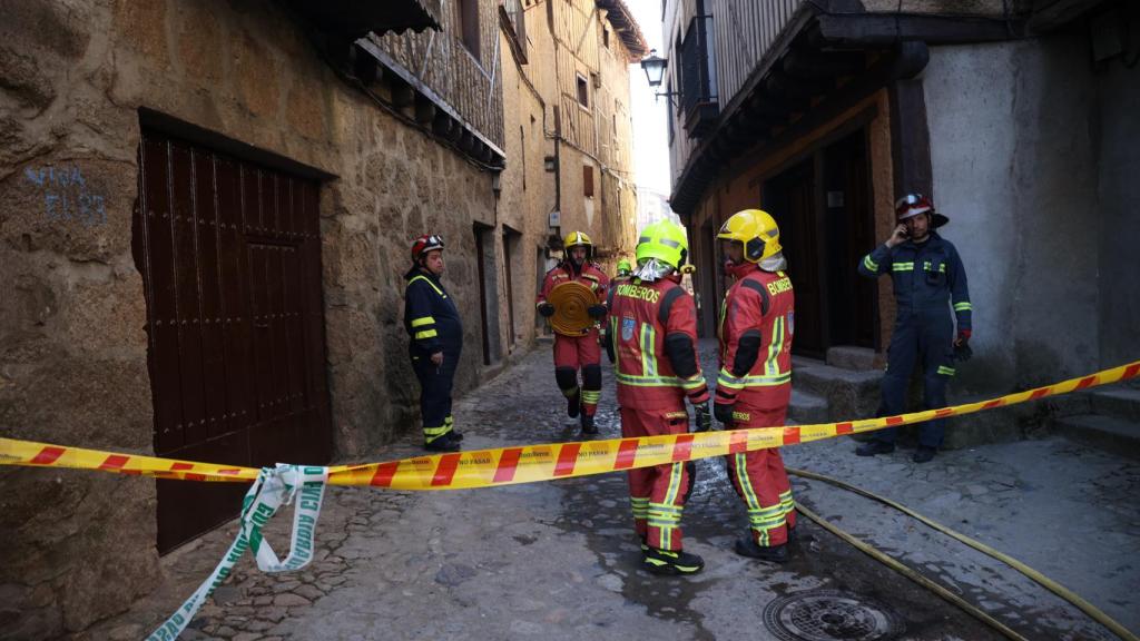 El incendio que ha arrasado varias viviendas en La Alberca