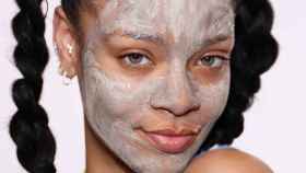 Rihanna en una imagen de su firma Fenty Beauty.