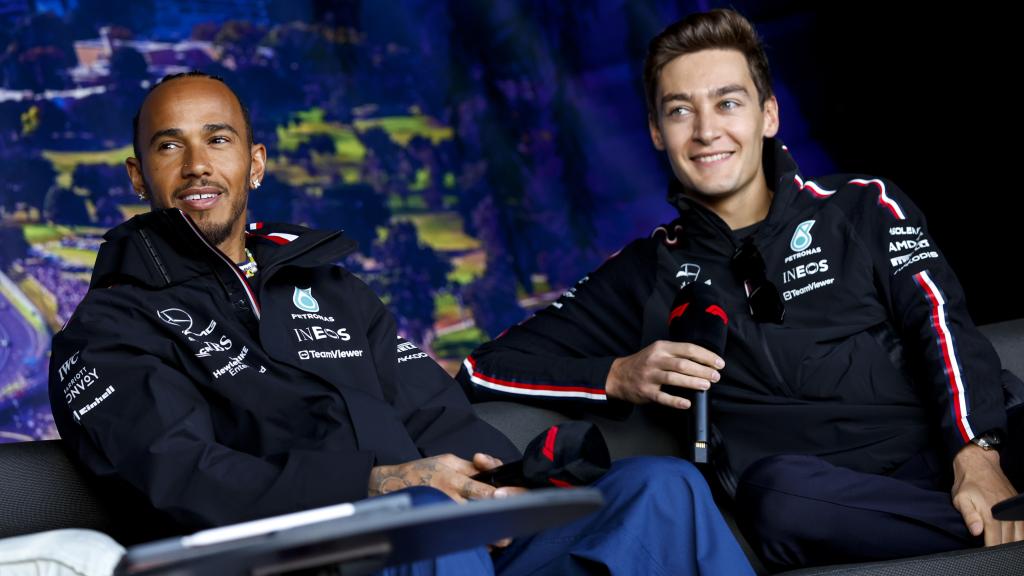Lewis Hamilton y George Russell en una rueda de prensa en el Gran Premio de Australia
