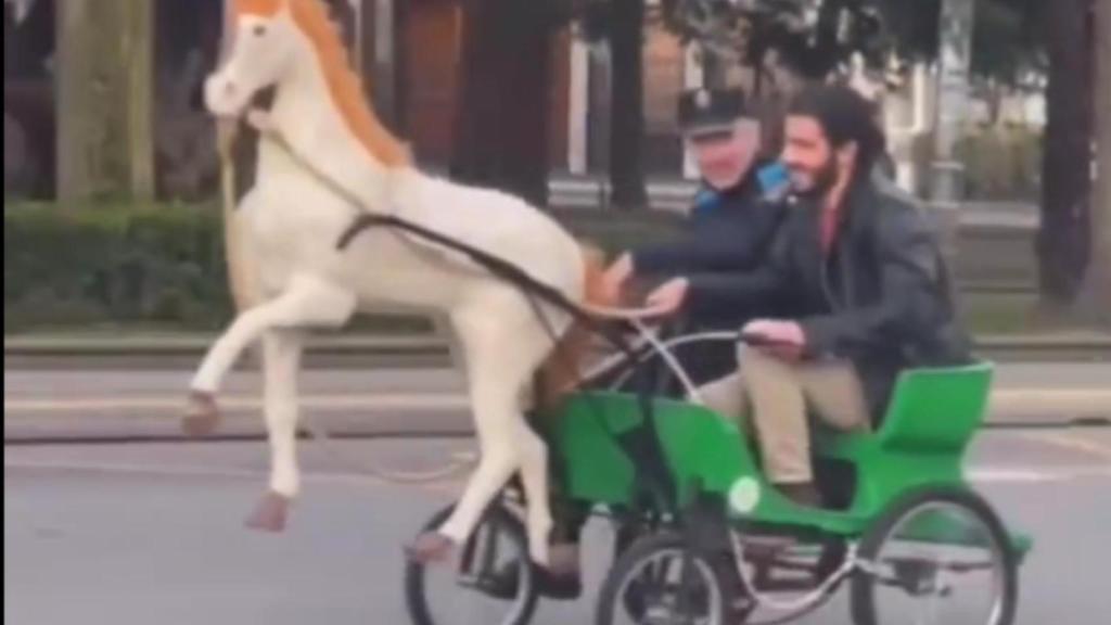 El robo de los caballitos de A Coruña se hace viral y llega a la televisión nacional