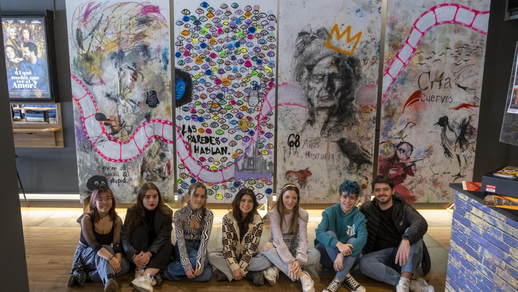 Los alumnos de Bellas Artes durante el homenaje al cineasta Carlos Saura.