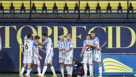 Los jugadores del Málaga celebran un gol en Villarreal.