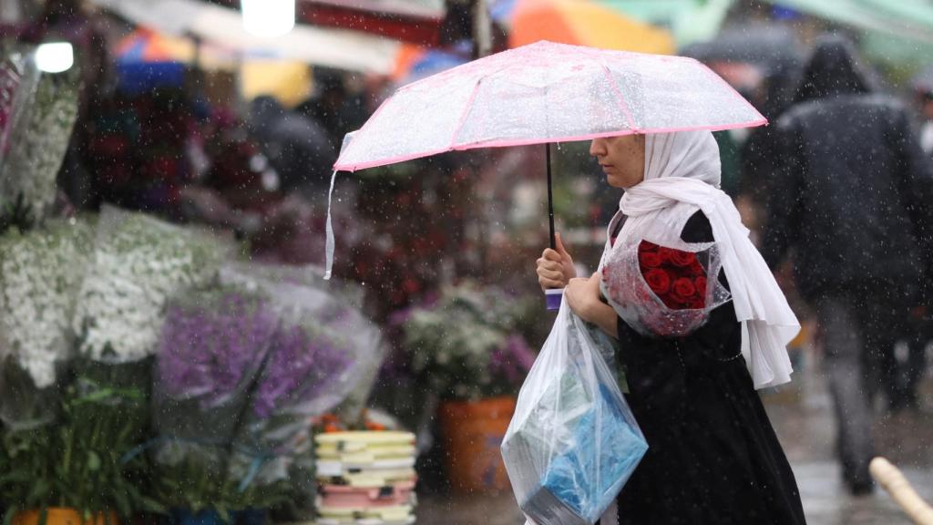 Una mujer se prepara, el pasado 14 de marzo, para la celebración del Año Nuevo en Irán.