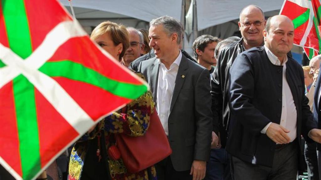 El lehendakari Iñigo Urkullu junto a Andoni Ortuzar, presidente del PNV, durante la celebración del Aberri Eguna.