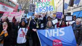 Enfermeras se manifiestan en Londres para pedir al gobierno británico una mejora salarial, el pasado 22 de diciembre.