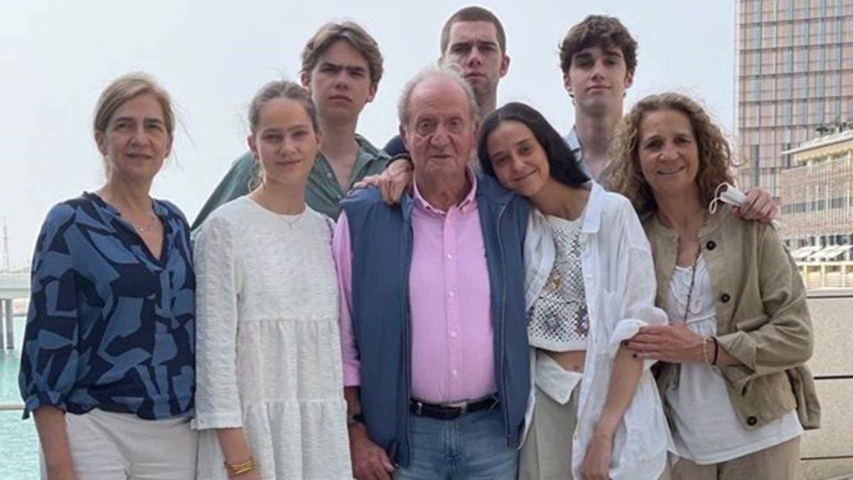 Juan Carlos I y su familia en la Semana Santa de 2022.