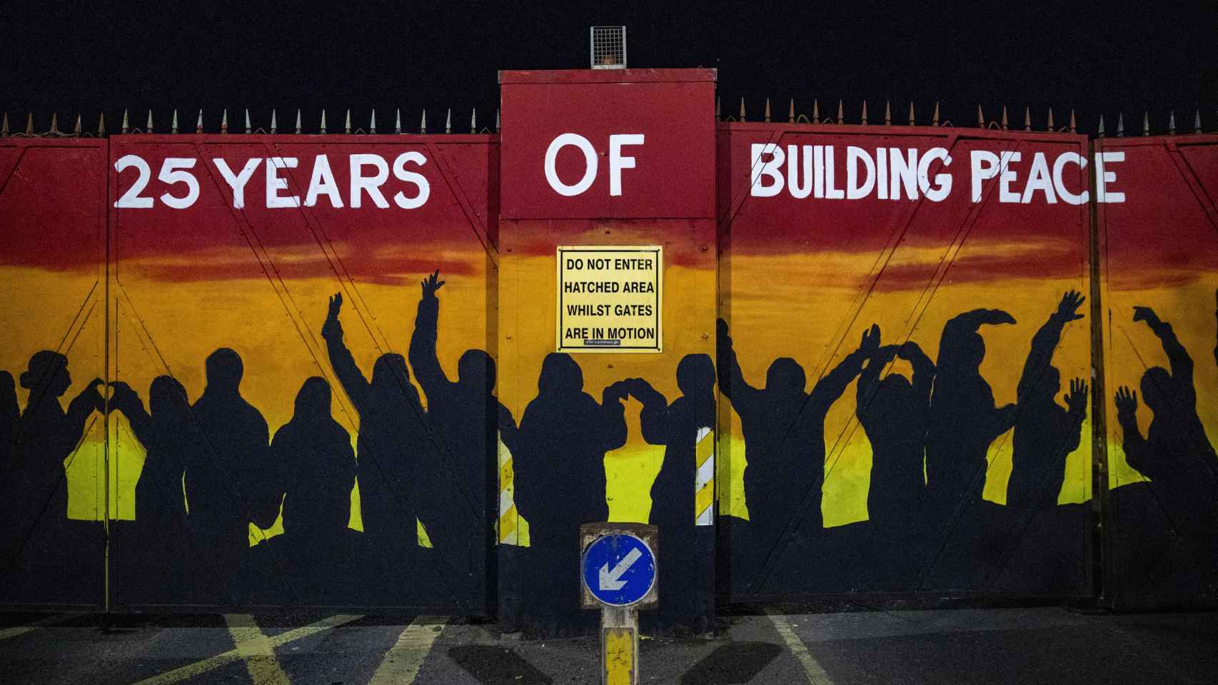 Mural en Belfast por la celebración de los acuerdos de paz.