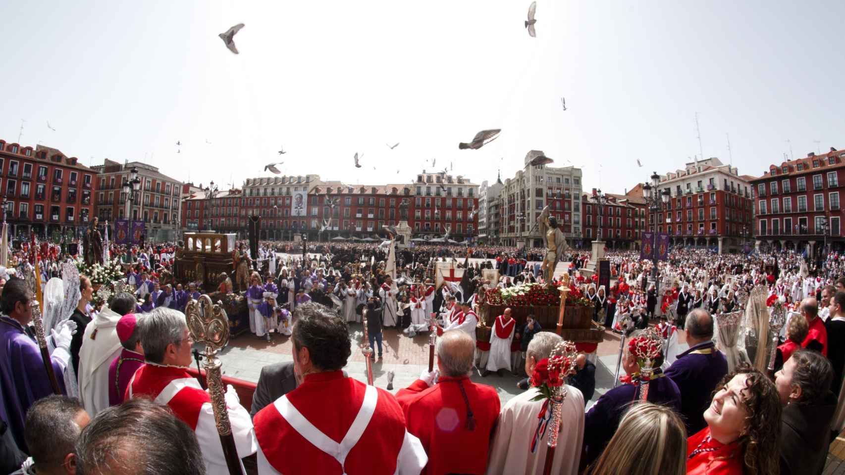 Procesión del Encuentro de Jesús Resucitado con la Virgen de la Alegría en Valladolid