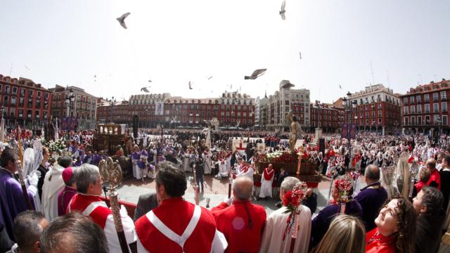 Procesión del Encuentro de Jesús Resucitado con la Virgen de la Alegría en Valladolid