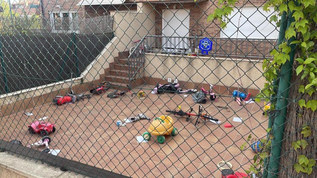 El patio de la vivienda donde residía la pareja junto a sus ocho hijos.