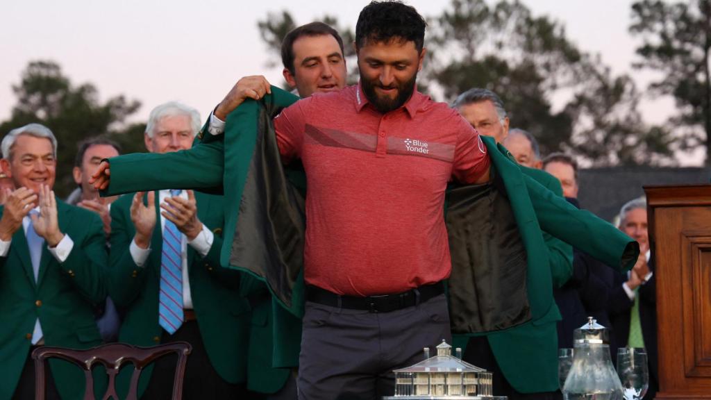 Jon Rahm se pone la Chaqueta Verde de ganador del Master de Augusta