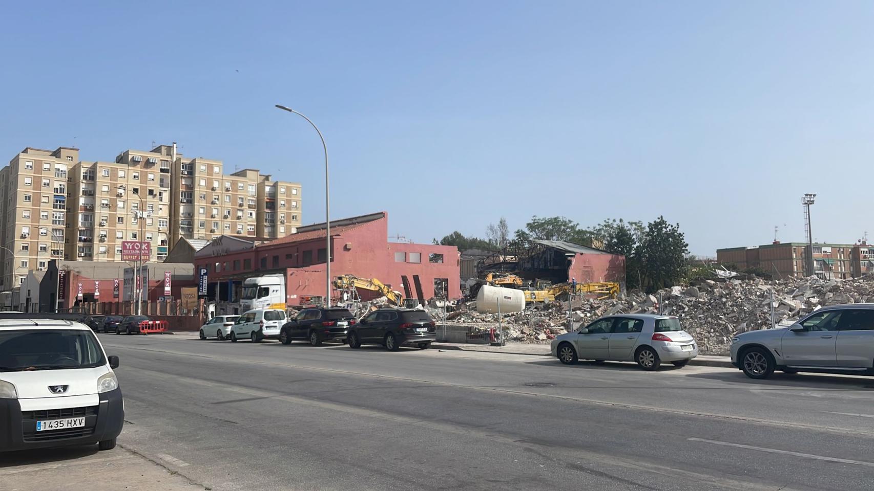 Imagen de la demolición de las antiguas naves en Los Guindos, en Málaga capital.