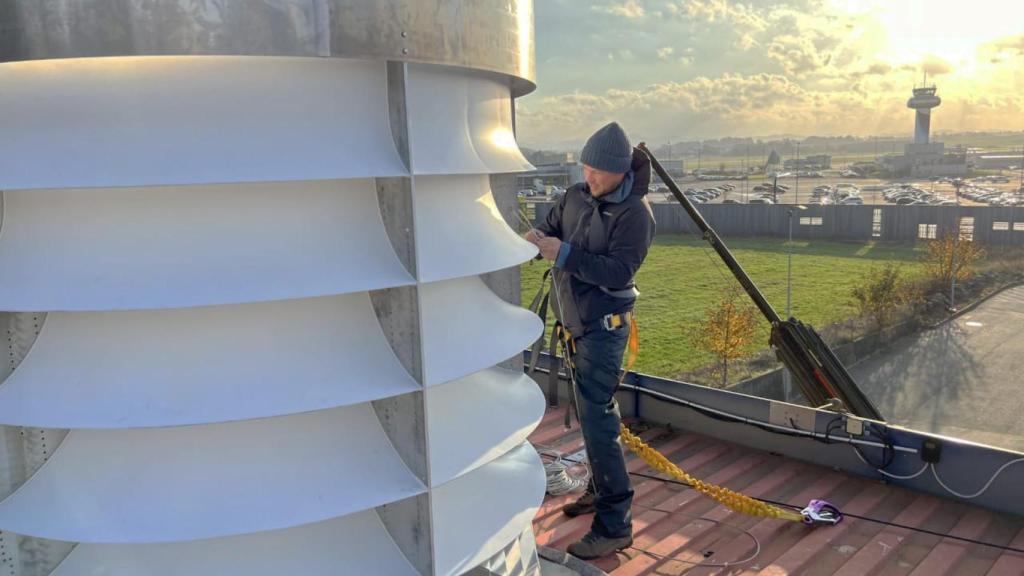 Instalación de un aerogenerador de Ventum Dynamics