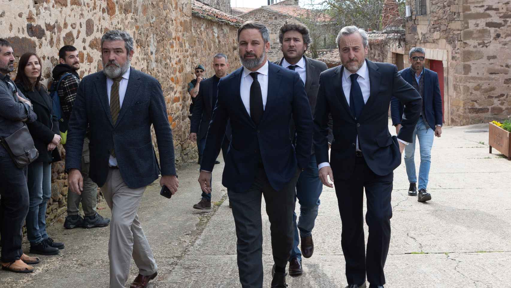Santiago Abascal en el funeral de Sánchez Dragó