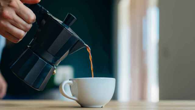 Esta es la mejor forma de recalentar el café, según los expertos