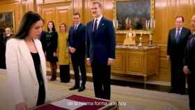 Irene Montero jura el cargo ante el Rey Felipe VI, en el vídeo de precampaña difundido este martes por Podemos.