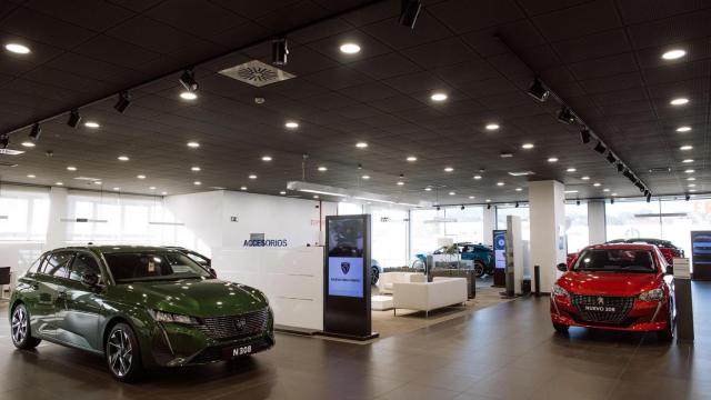 La subida de tipos lastra al sector del automóvil en Galicia, que no recupera los datos de 2019