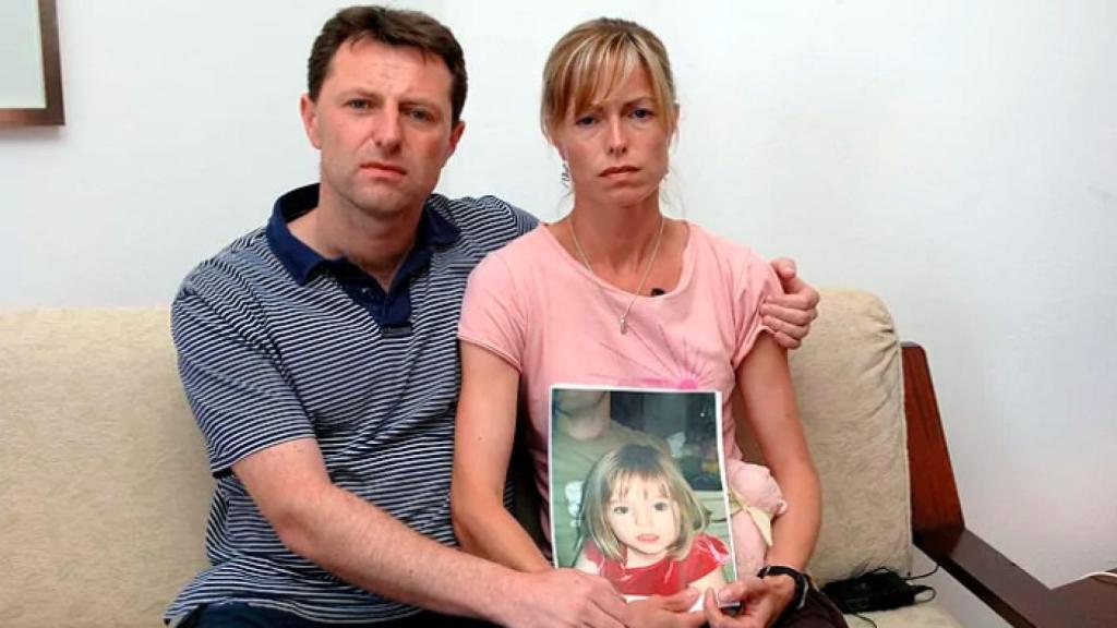 Kate y Gerry McCann con una imagen de su hija, Madeleine.