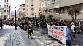 Protesta frente al Hospital Ribera Povisa de Vigo.