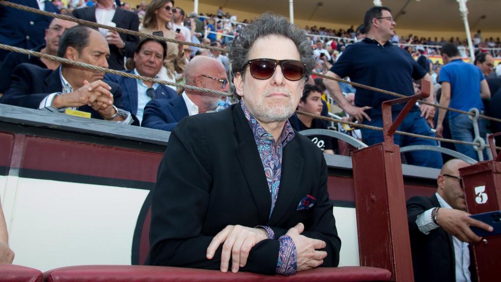 Andrés Calamaro, en el callejón de Las Ventas, en mayo de 2022.