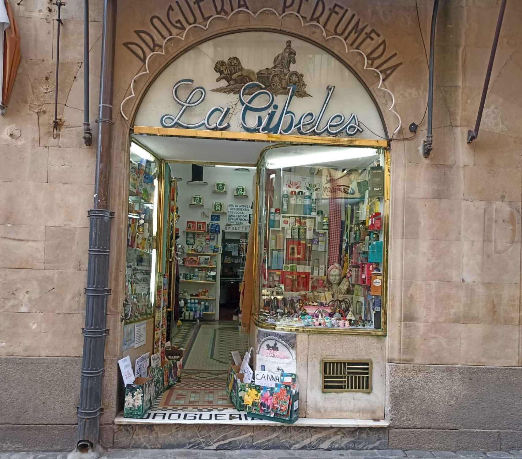 Droguería Perfumería 'La Cibeles', en la calle Concejo de Salamanca