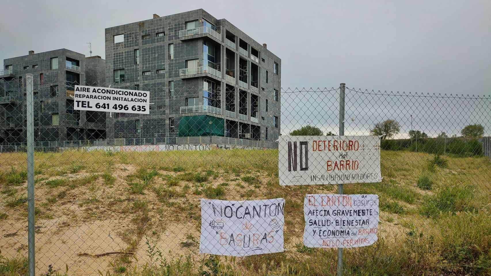 Pancartas contra la construcción del cantón de Carabanchel.