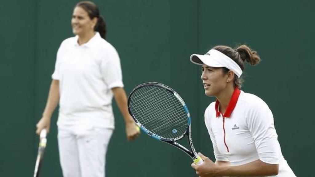 Garbiñe Muguruza y Conchita Martínez, en un entrenamiento.