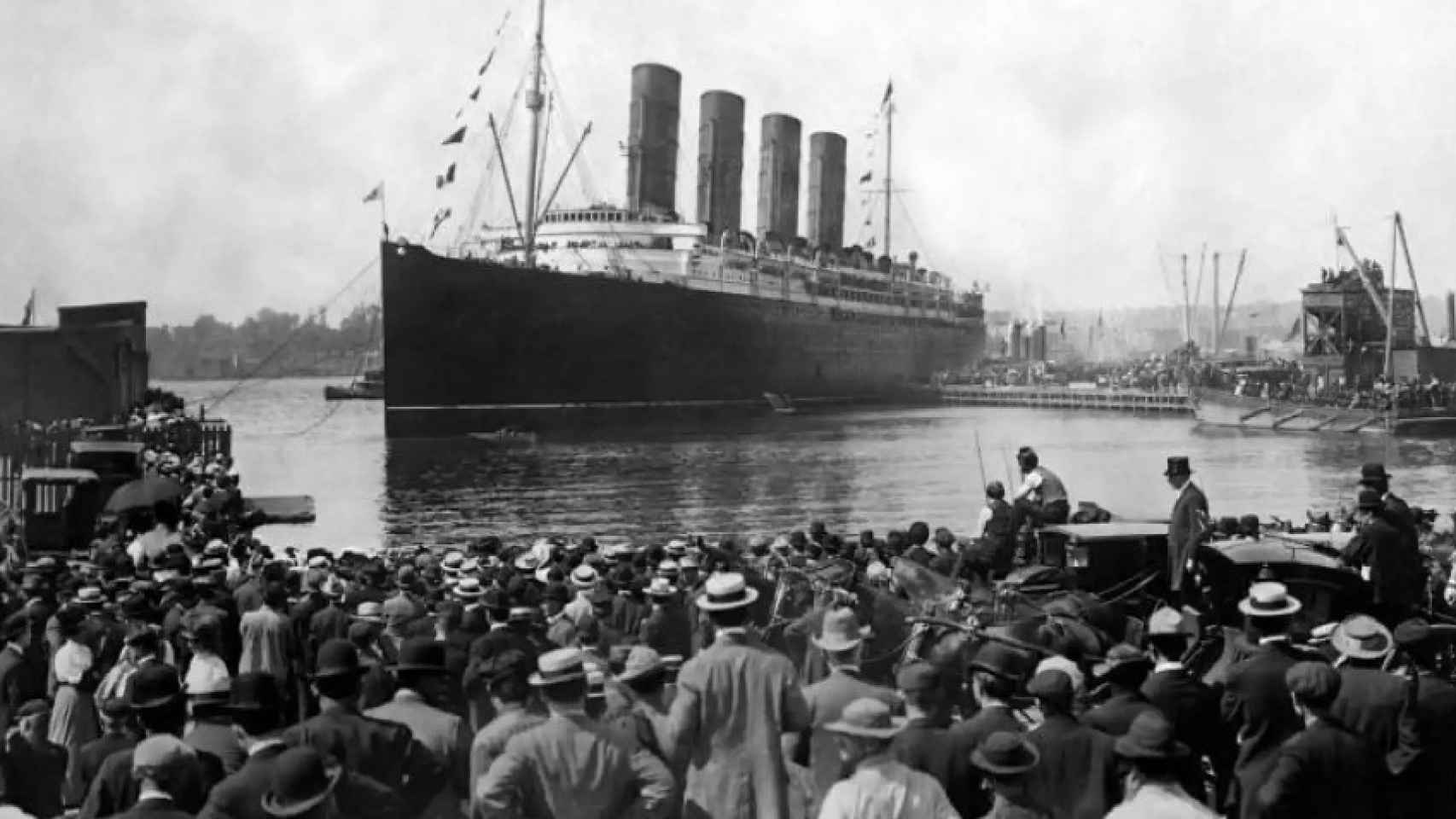 La salida del Titanic del puerto inglés de Southampton el 10 de abril de 1912.