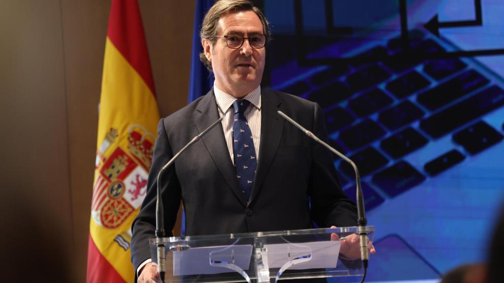 El presidente de la CEOE, Antonio Garamendi, interviene durante la presentación de los resultados de la campaña ‘Digitalización Sostenible’ en la sede de la CEOE, a 12 de abril de 2023, en Madrid (España)