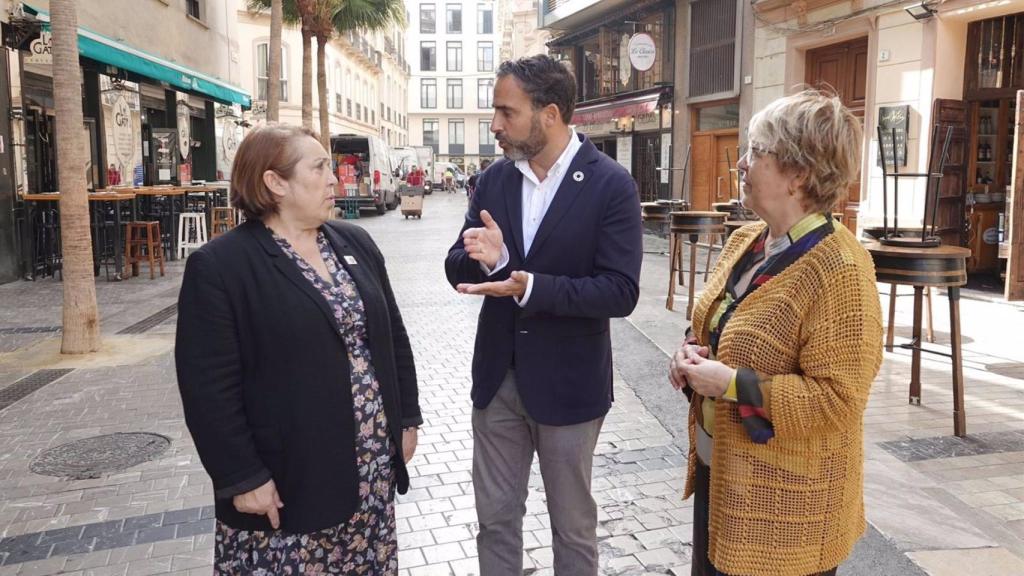 Daniel Pérez, candidato socialista a la Alcaldía de Málaga, y la edil Mari Carmen Sánchez.