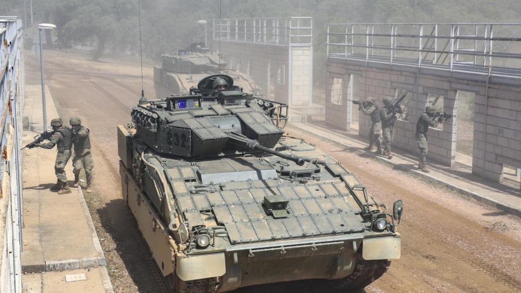 Ejercicios militares en la Base Cerro Muriano, este jueves