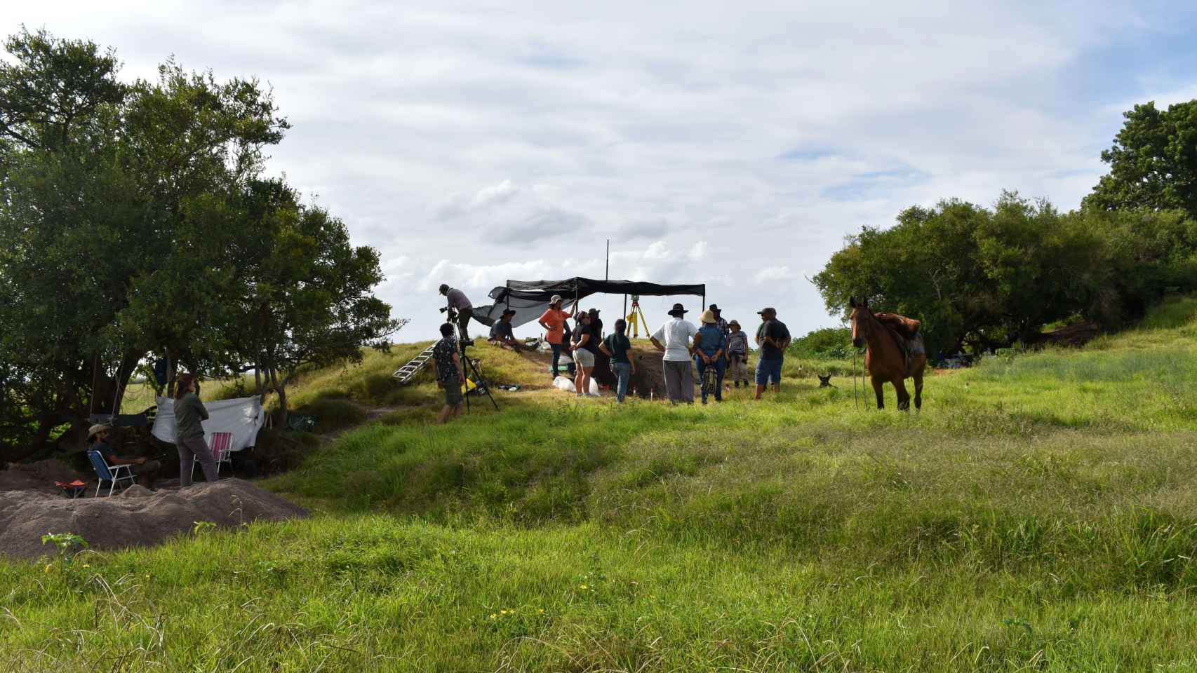 Excavación en un cerrito de indios de Rocha, al sureste de Uruguay.