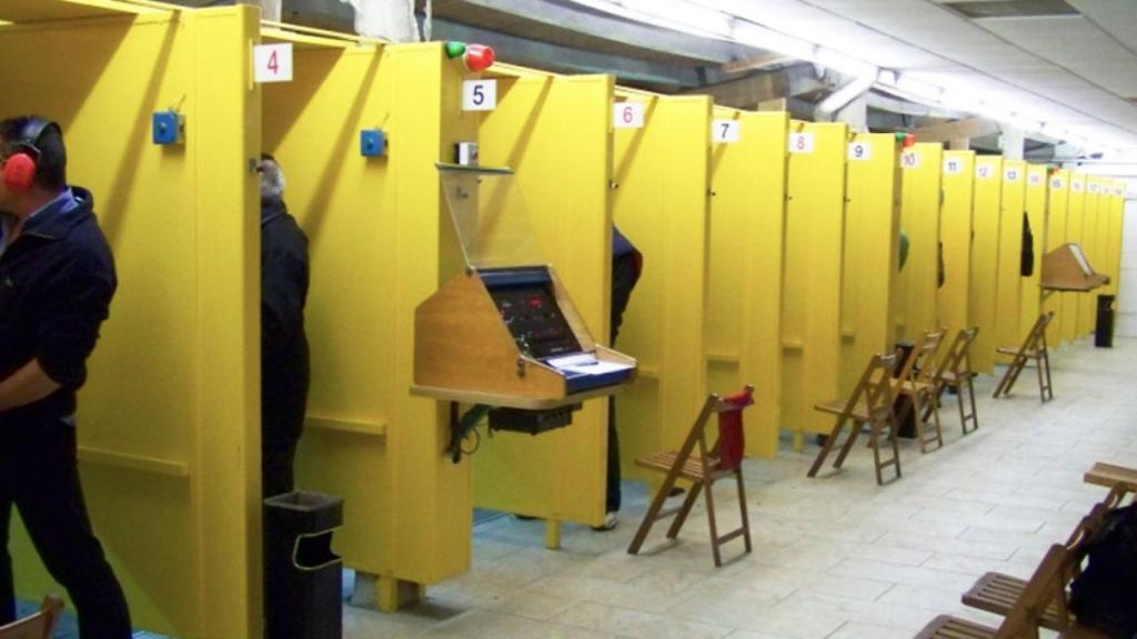 Cabinas de la galería de tiro del Club de Tiro de Precisión de Granollers donde Roger mató a tiros al instructor Jordi Angordans.