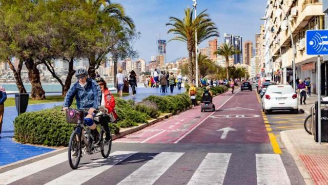 Tramo de la zona de Poniente que se asfaltará para crear un paseo similar al de Levante.