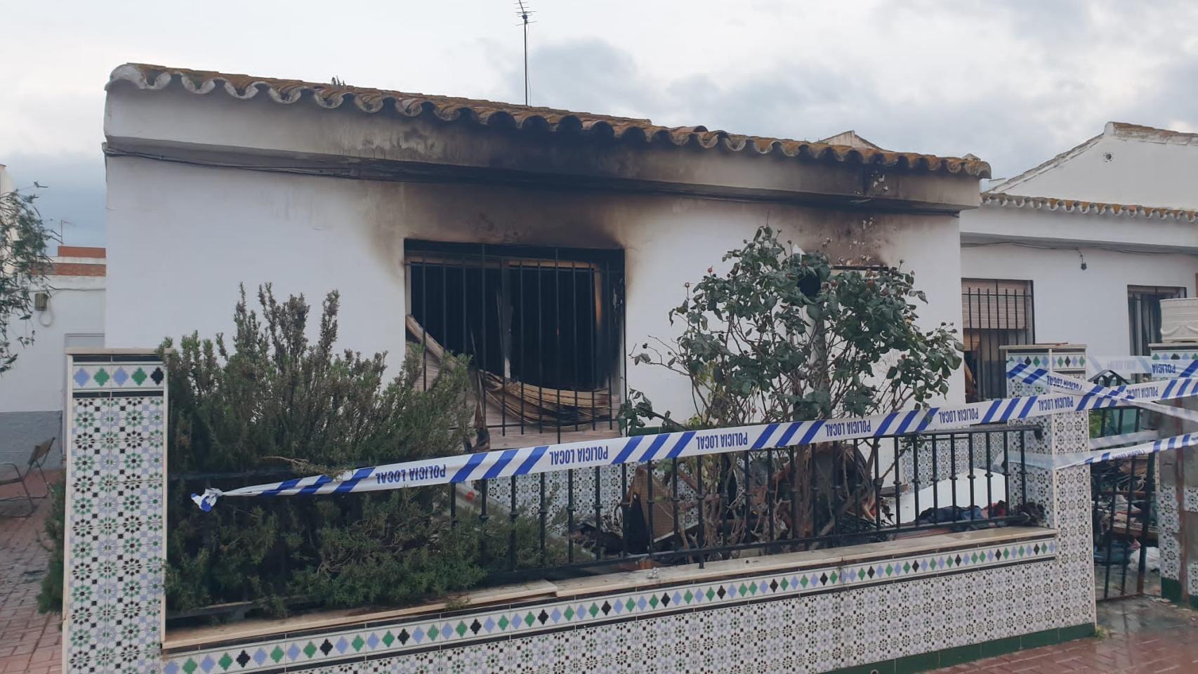 La vivienda donde residía esta familia en Cártama tras el incendio.