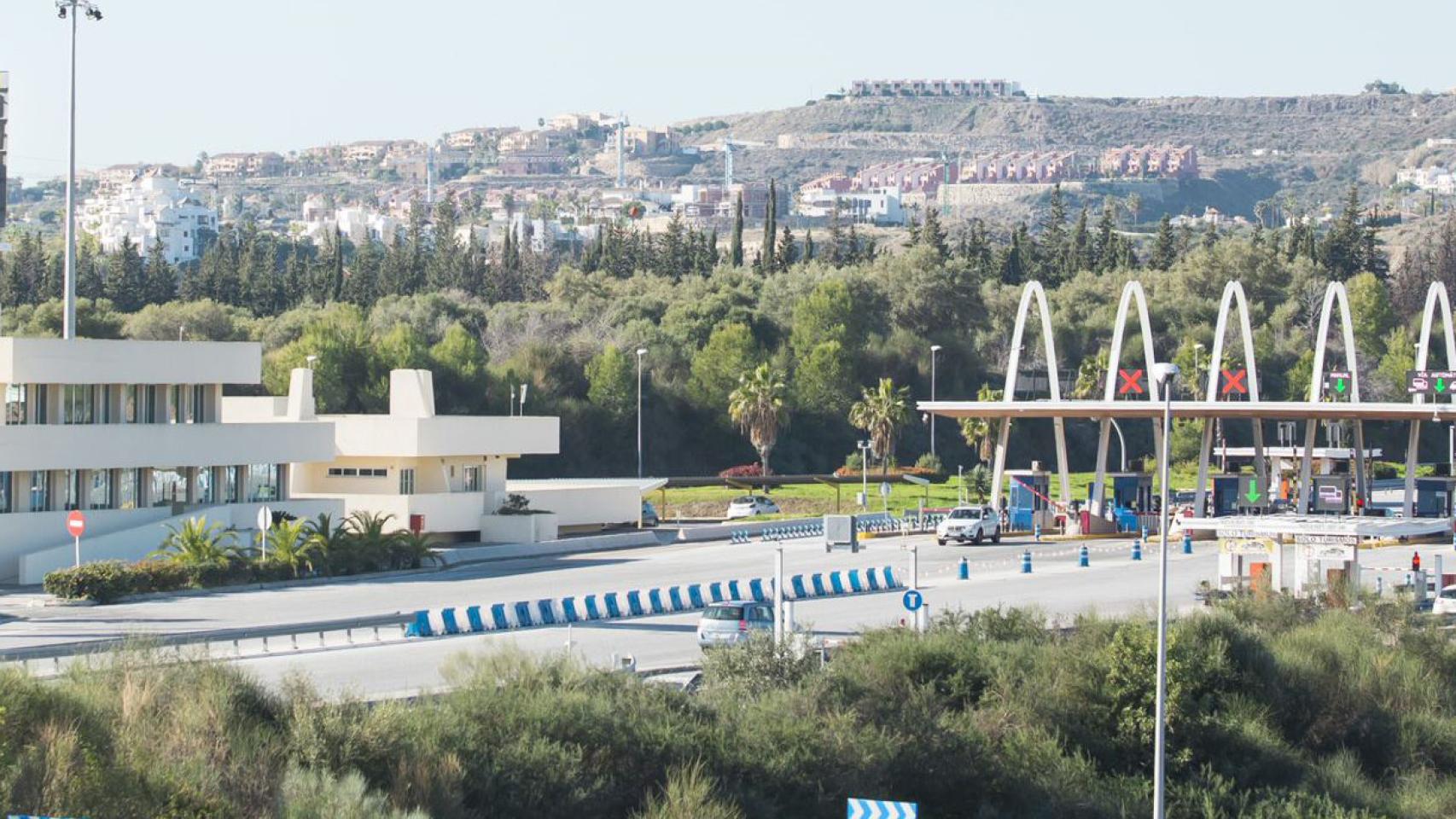 Imagen de uno de los peajes de la Autopista del Sol, en la provincia de Málaga.