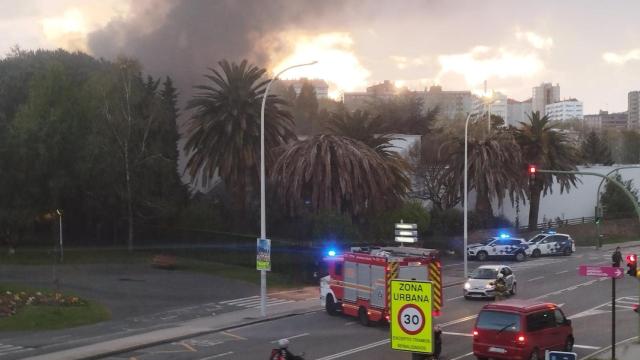 Incendio en el antiguo Club Financiero de A Coruña en una foto de archivo.