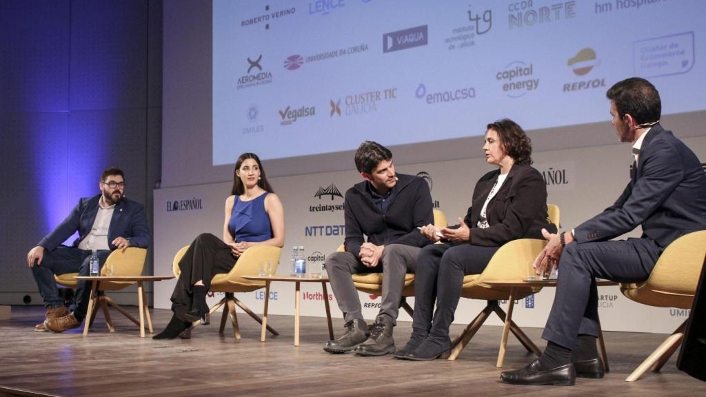 Imagen de la mesa redonda ‘Criptomonedas, NFT y la nueva economía de Internet’, en la segunda jornada del II Foro Económico Español en Galicia ‘La Galicia que viene’.