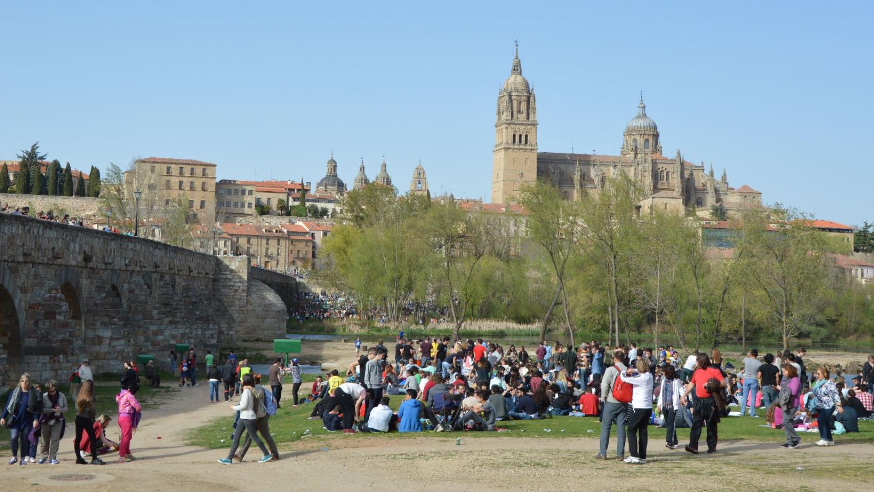 Puente Romano sobre el río Tormes, lugar de celebración del Lunes de Aguas