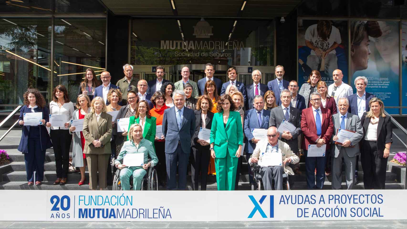 Foto de familia de la entrega de las  XI Ayudas a Proyectos de Acción Social de la Fundación Mutua Madrileña.