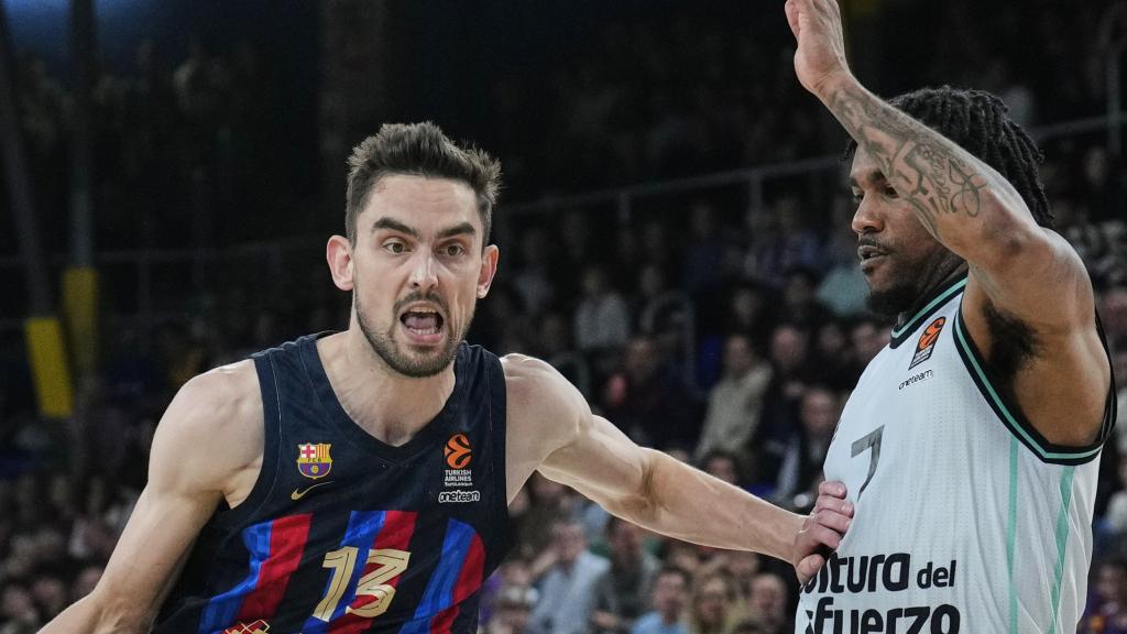 Satoransky ante Jones.