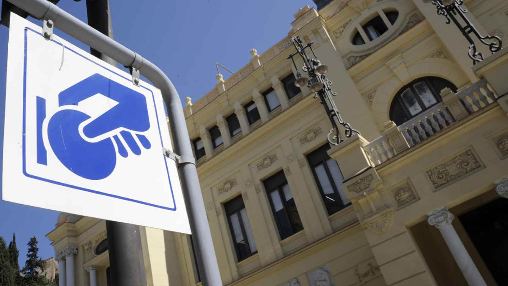 Símbolo del SARE de la Sociedad Municipal de Aparcamientos de Málaga (Smassa).