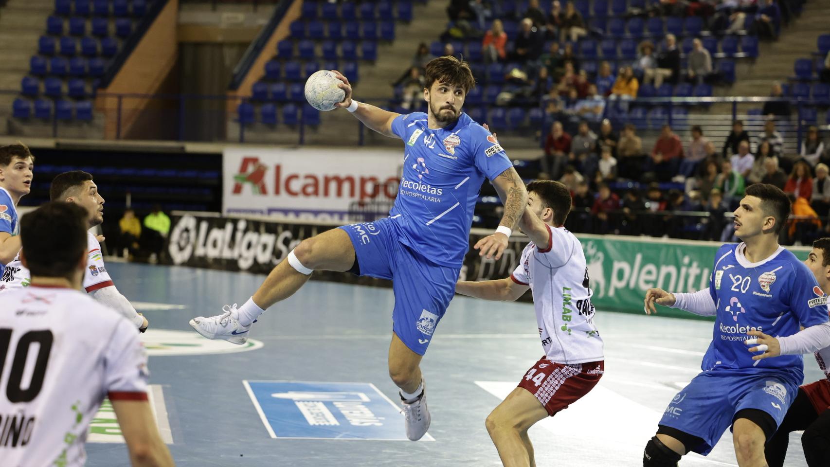 Partido entre el Recoletas Atlético Valladolid y el BM Logroño La Rioja