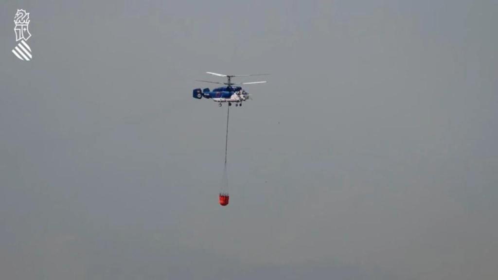 Un medio aéreo contra incendios en una imagen de archivo.