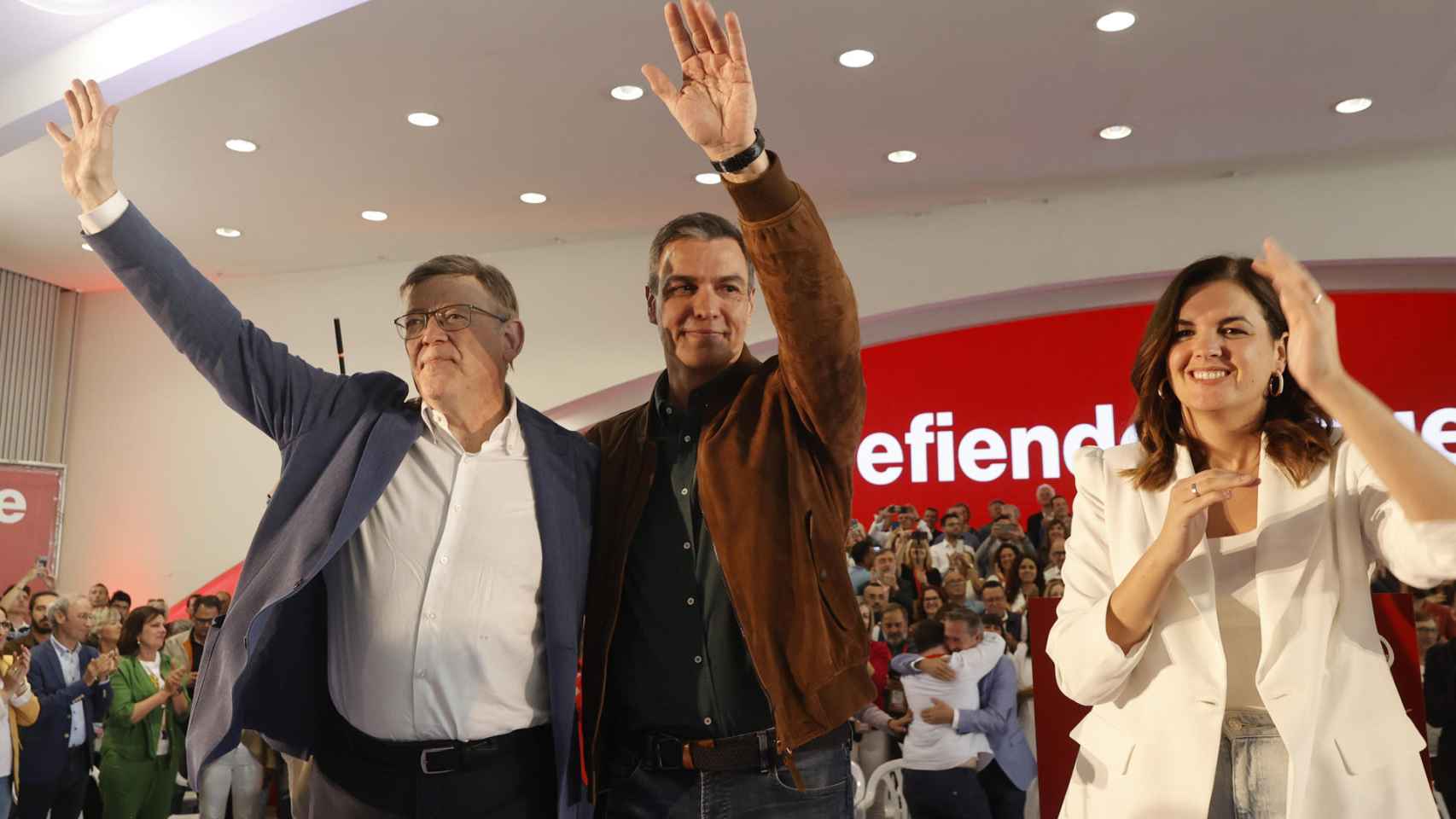 Ximo Puig y Pedro Sánchez durante su participación en la jornada de clausura de la Conferencia Municipal del PSOE, este domingo en Valencia.