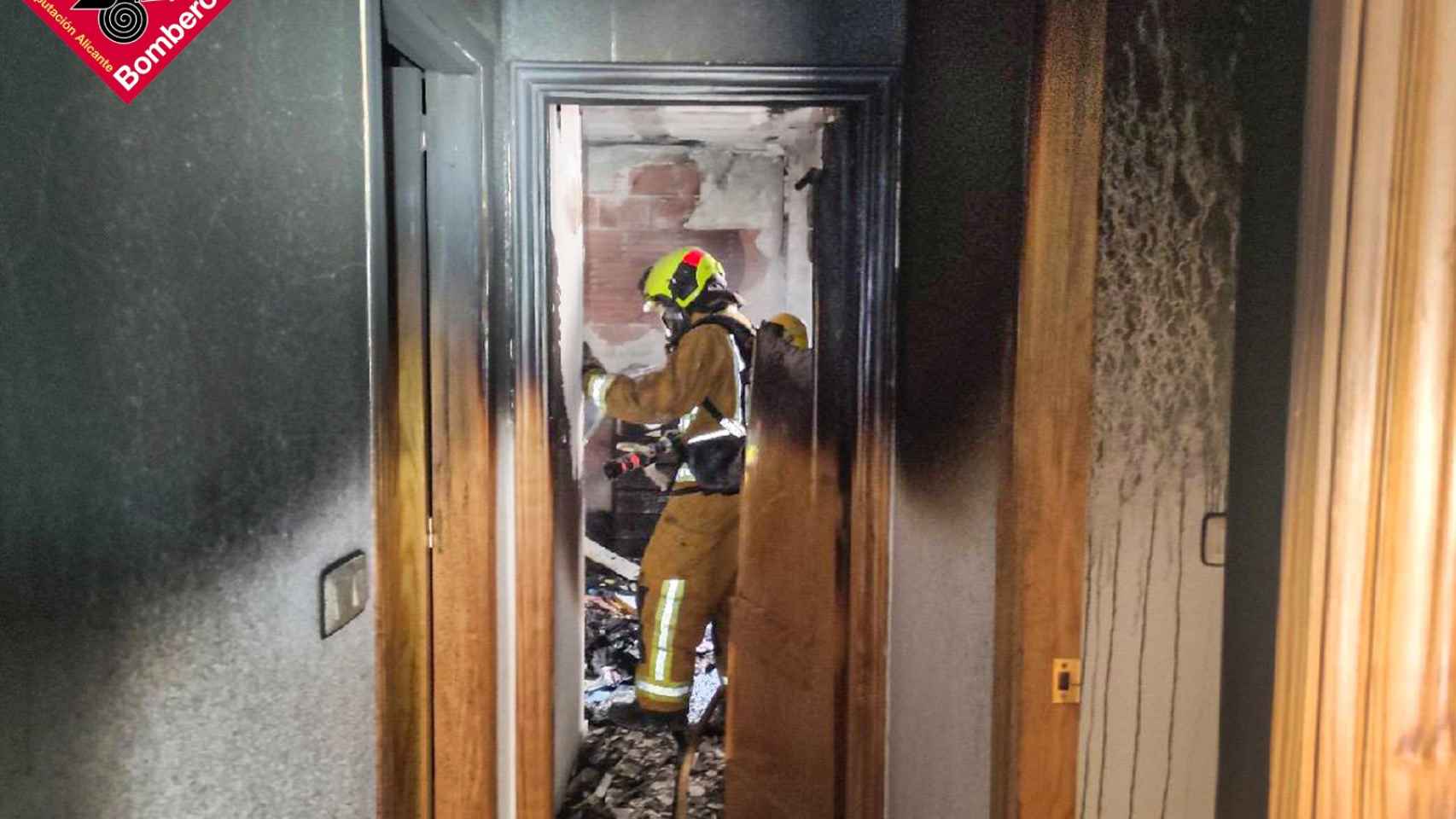 Vivienda quemada en Torrevieja, también en un incendio ocurrido este sábado.